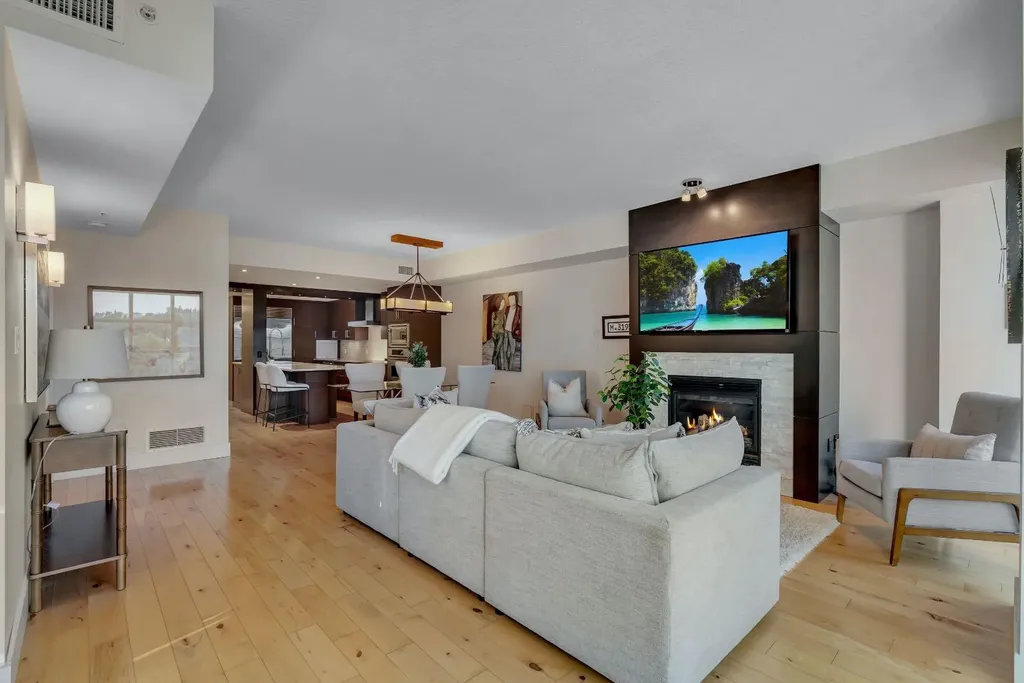 110 7 Street SW Calgary AB T2P 5M9