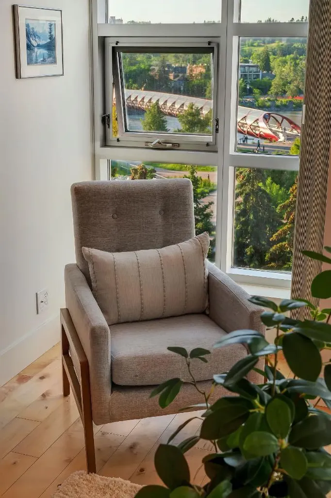110 7 Street SW Calgary AB T2P 5M9