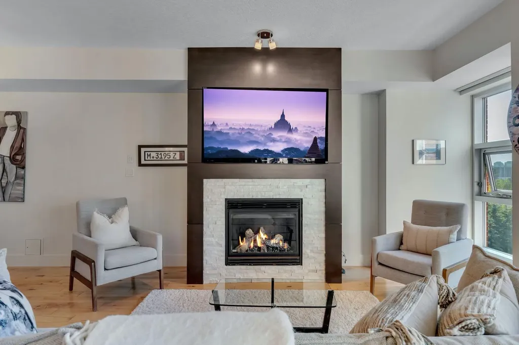 110 7 Street SW Calgary AB T2P 5M9