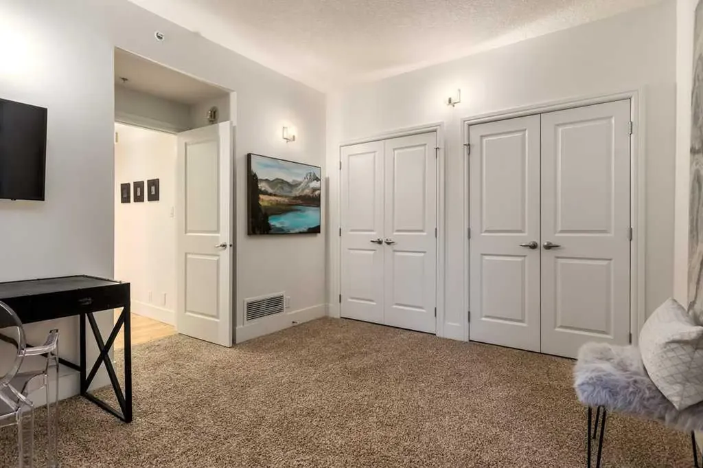 110 7 Street SW Calgary AB T2P 5M9