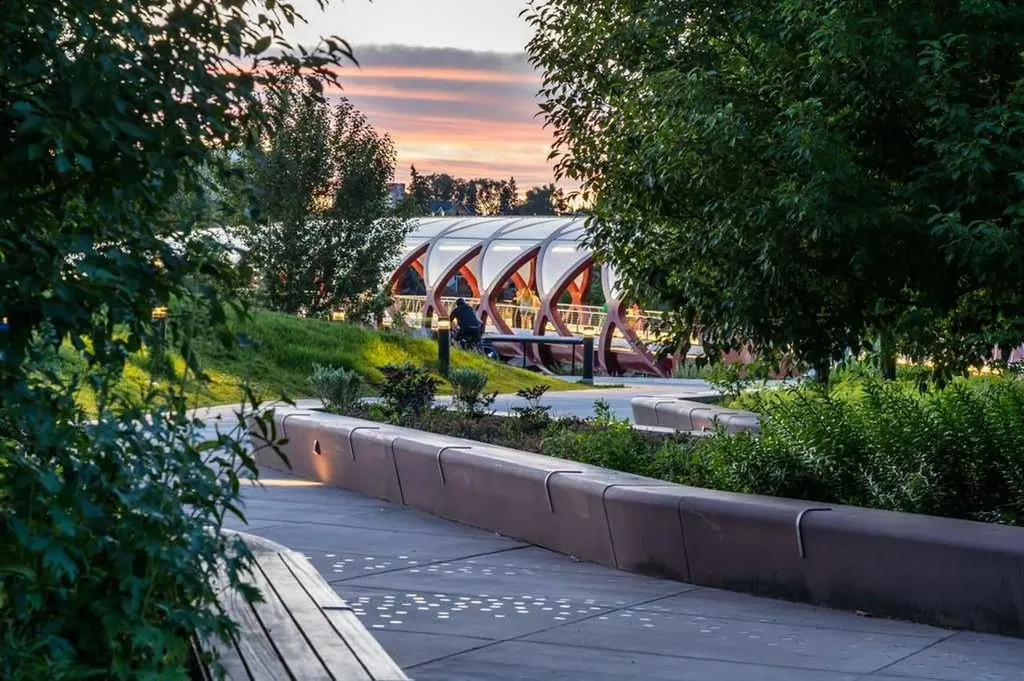 110 7 Street SW Calgary AB T2P 5M9