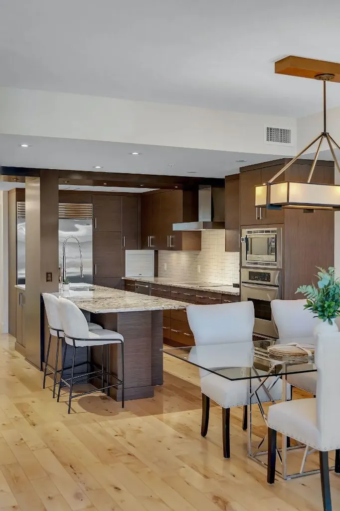 110 7 Street SW Calgary AB T2P 5M9
