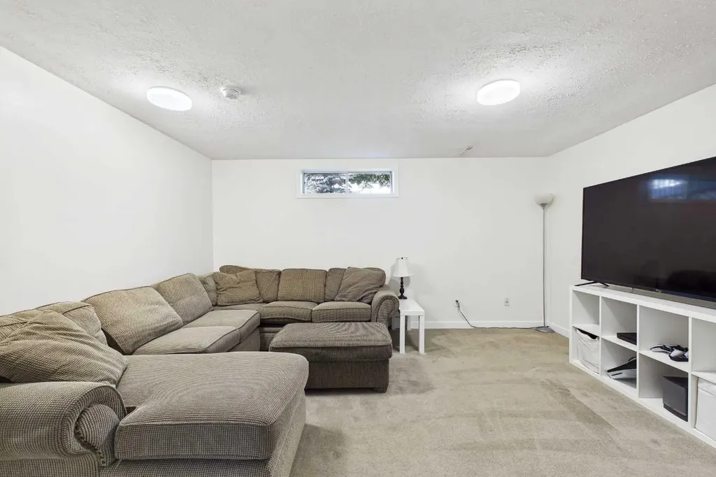 70 Coventry Crescent NE Calgary AB T3K 4Y9