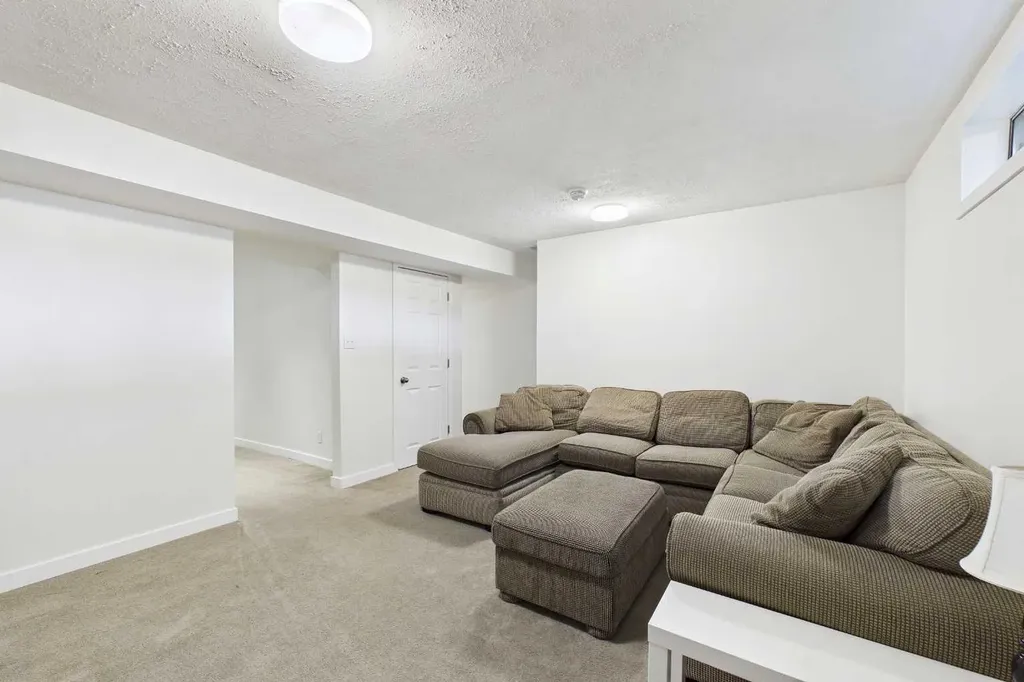 70 Coventry Crescent NE Calgary AB T3K 4Y9