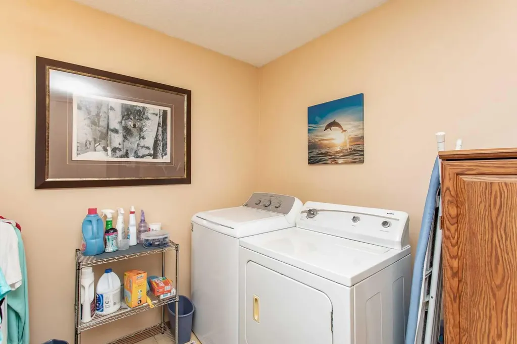 5423 47 Avenue Lacombe AB T4L 1M9