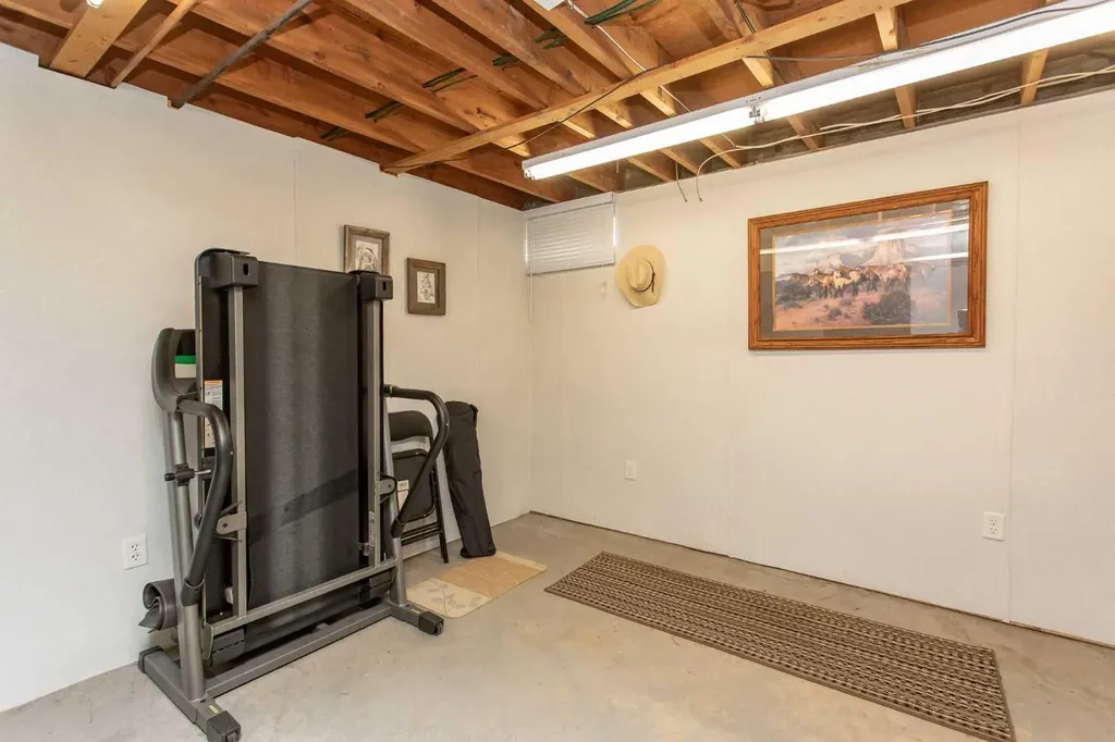 5423 47 Avenue Lacombe AB T4L 1M9