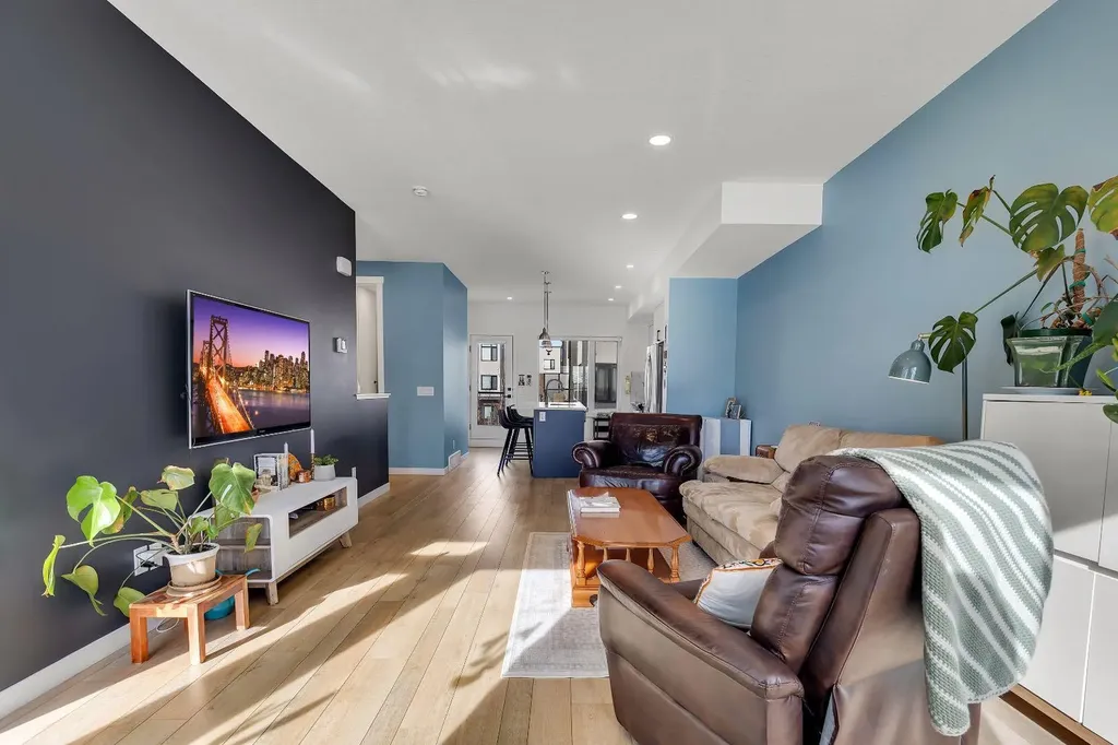 171 Greenbriar Place NW Calgary AB T3B 6J3