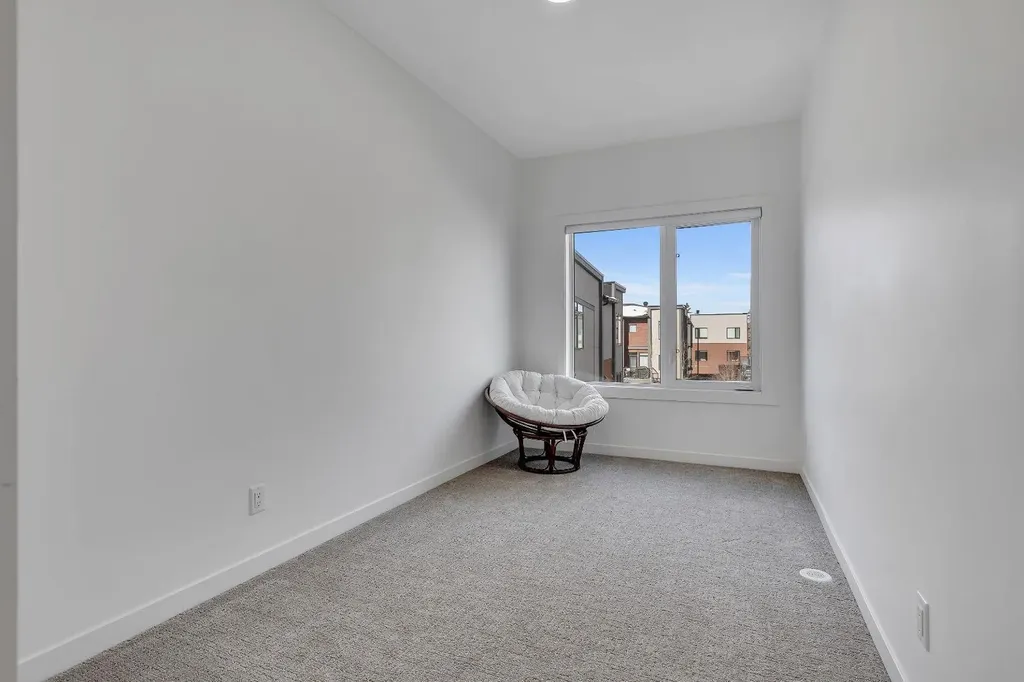 171 Greenbriar Place NW Calgary AB T3B 6J3