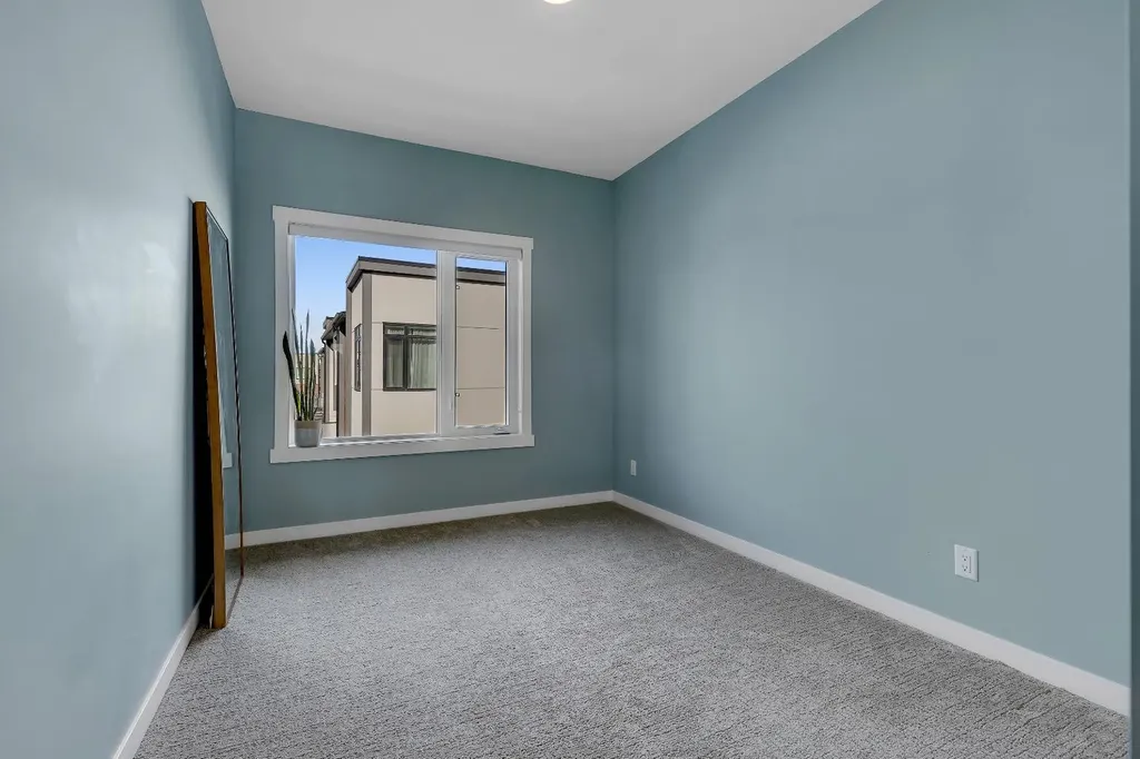 171 Greenbriar Place NW Calgary AB T3B 6J3