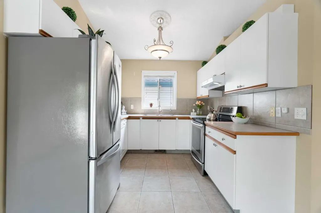 38 Hidden Spring Circle NW Calgary AB T3A 5H3
