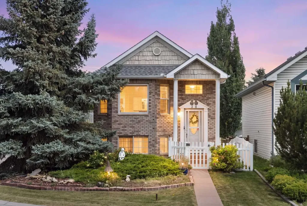 38 Hidden Spring Circle NW Calgary AB T3A 5H3