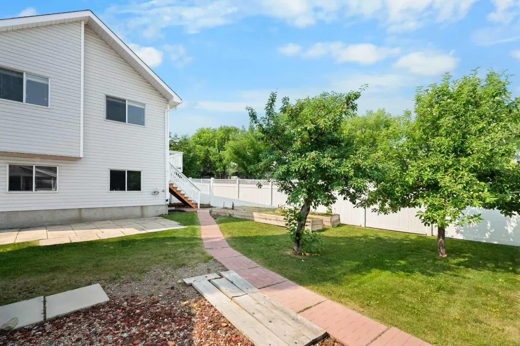 38 Hidden Spring Circle NW Calgary AB T3A 5H3