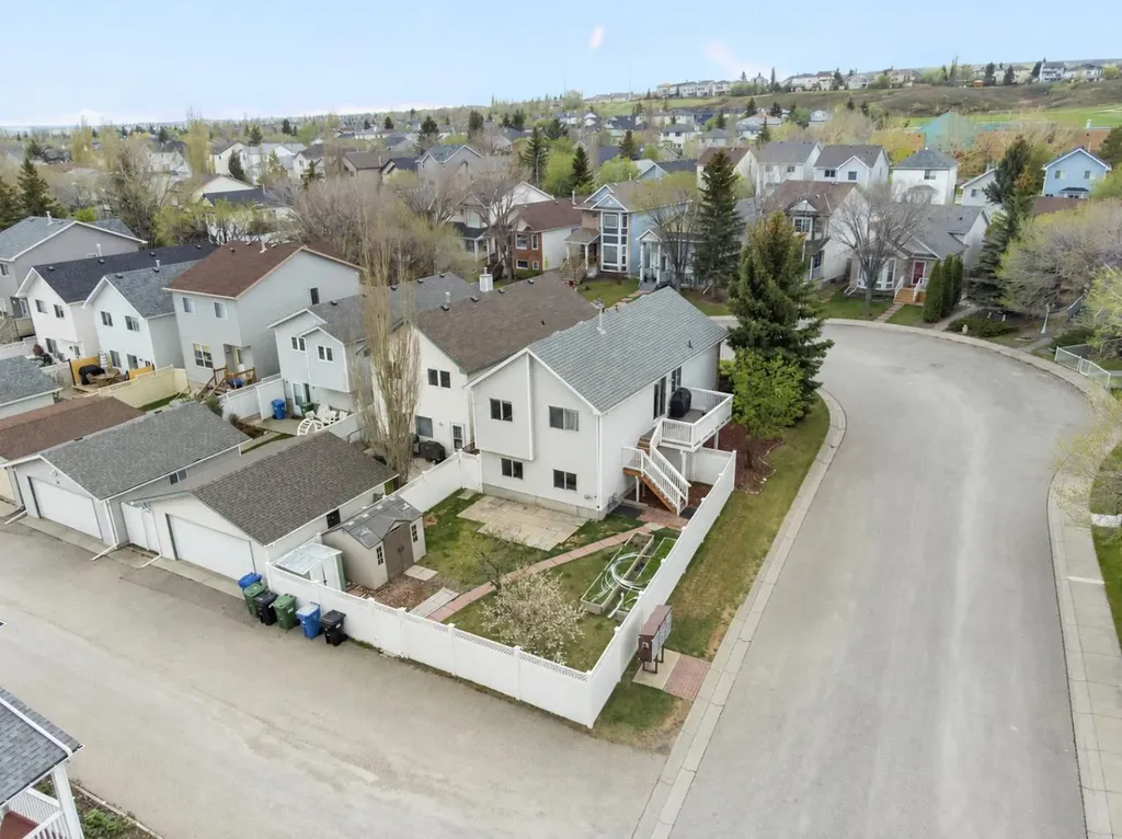38 Hidden Spring Circle NW Calgary AB T3A 5H3