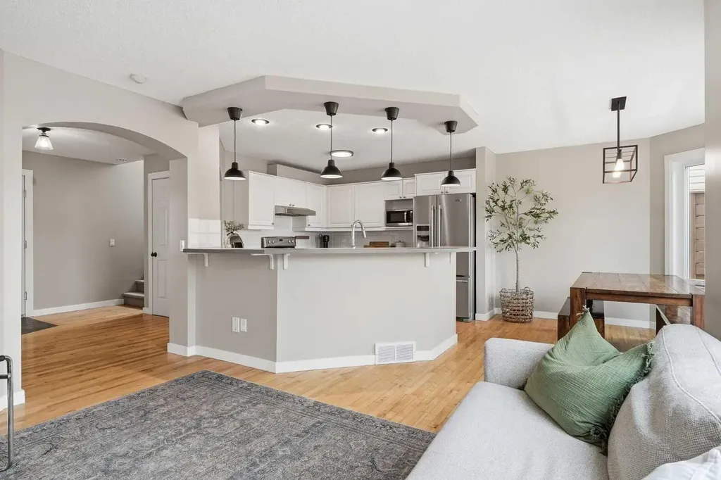 321 Douglas Ridge Circle SE Calgary AB T2Z 3H5