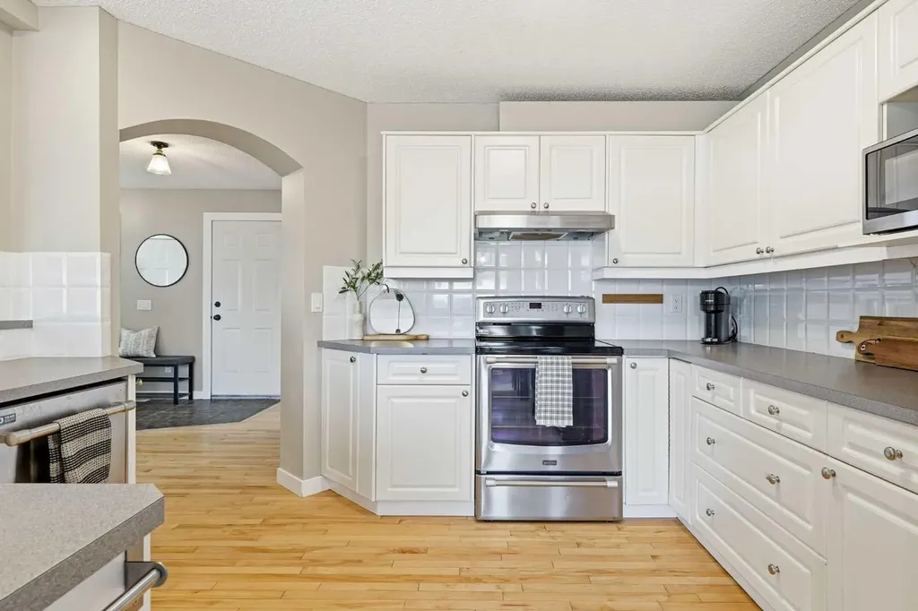 321 Douglas Ridge Circle SE Calgary AB T2Z 3H5