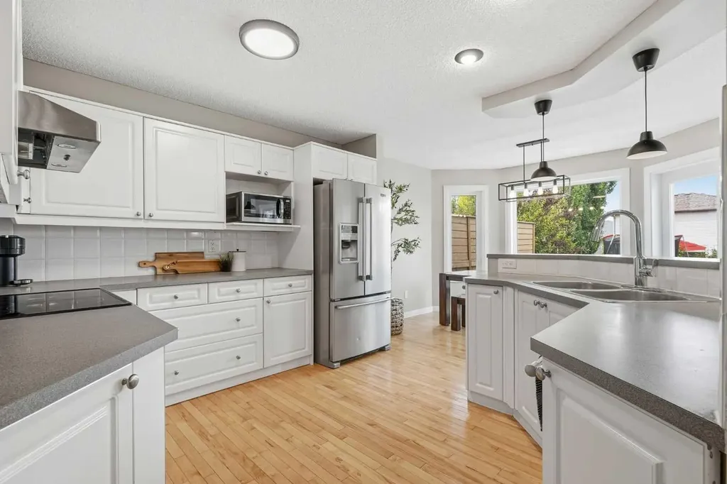 321 Douglas Ridge Circle SE Calgary AB T2Z 3H5