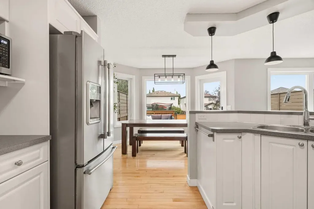 321 Douglas Ridge Circle SE Calgary AB T2Z 3H5
