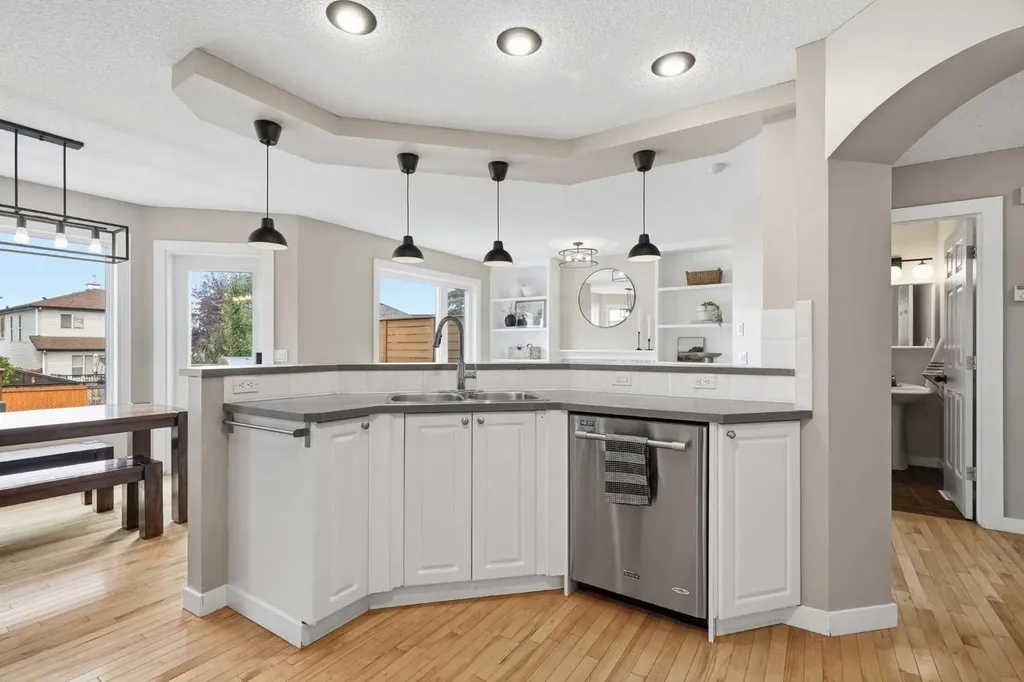 321 Douglas Ridge Circle SE Calgary AB T2Z 3H5