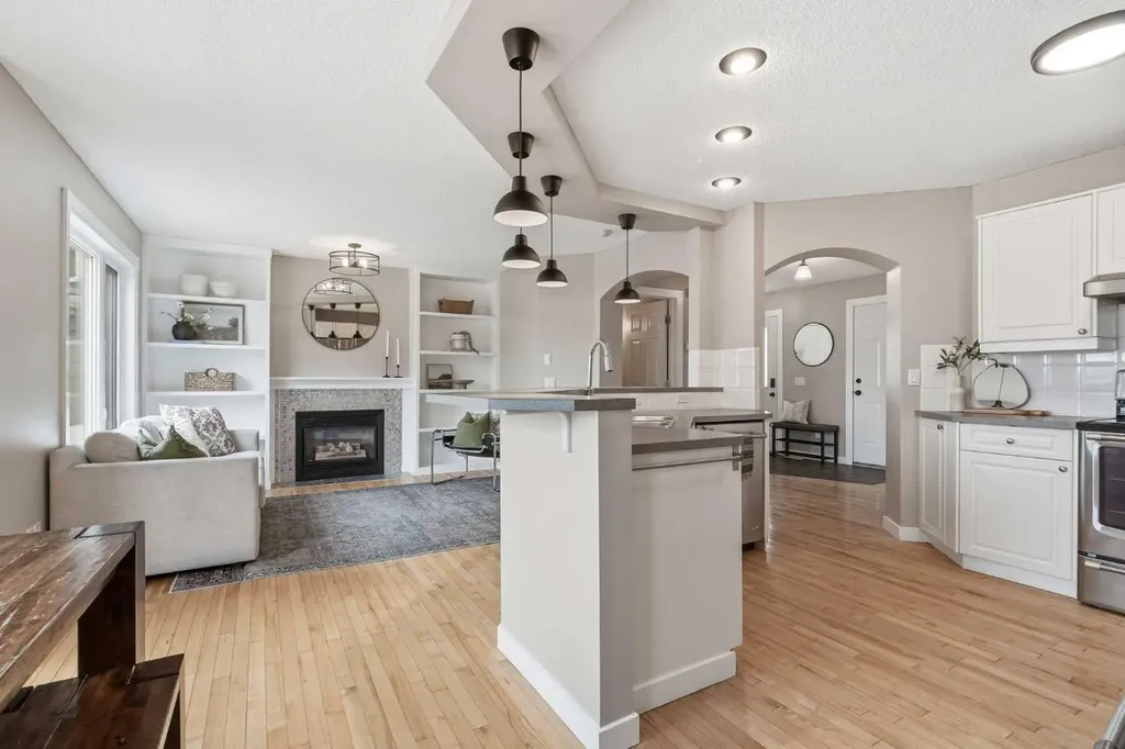321 Douglas Ridge Circle SE Calgary AB T2Z 3H5