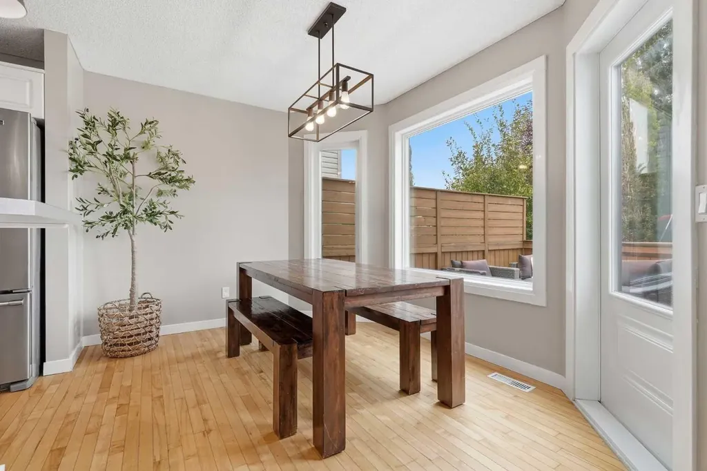 321 Douglas Ridge Circle SE Calgary AB T2Z 3H5