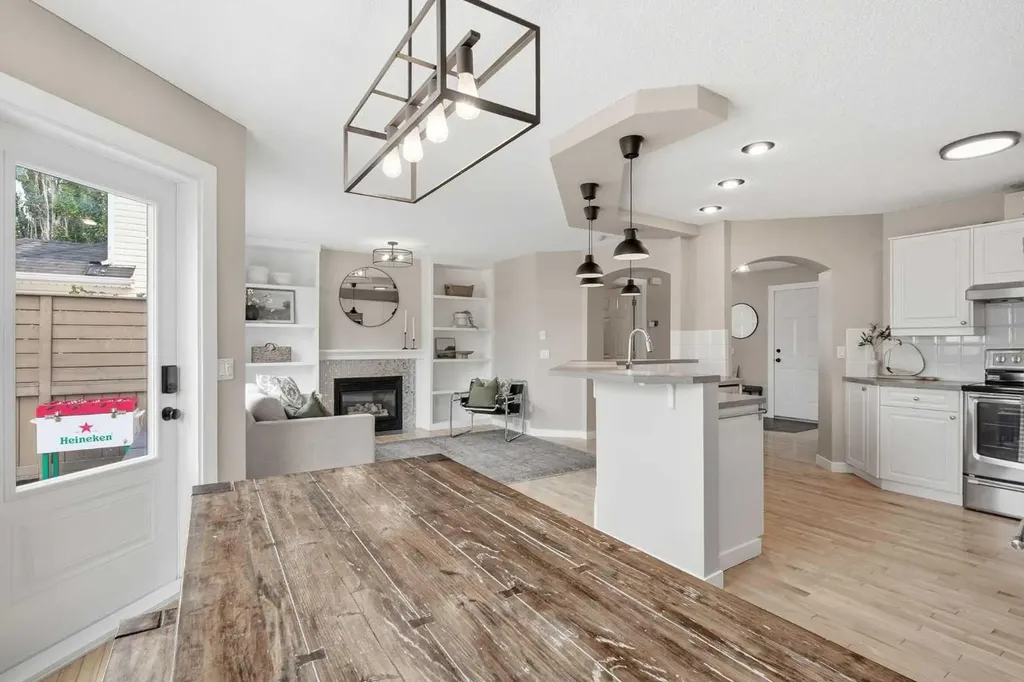 321 Douglas Ridge Circle SE Calgary AB T2Z 3H5