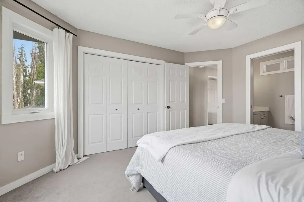 321 Douglas Ridge Circle SE Calgary AB T2Z 3H5