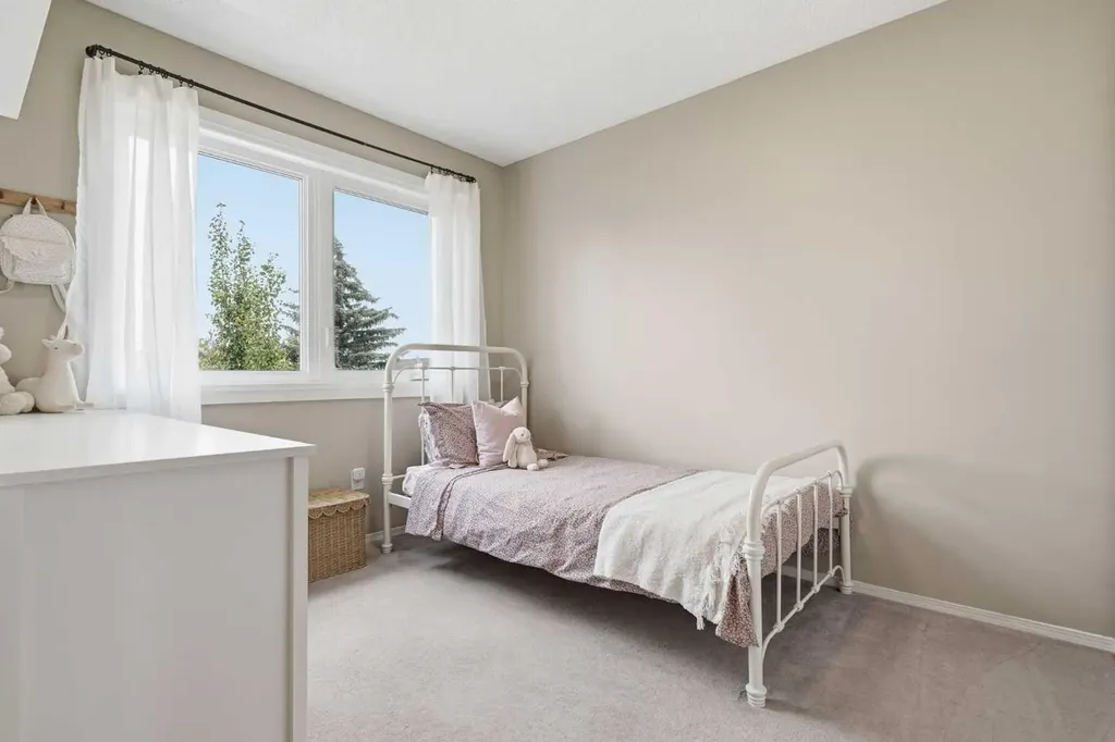 321 Douglas Ridge Circle SE Calgary AB T2Z 3H5