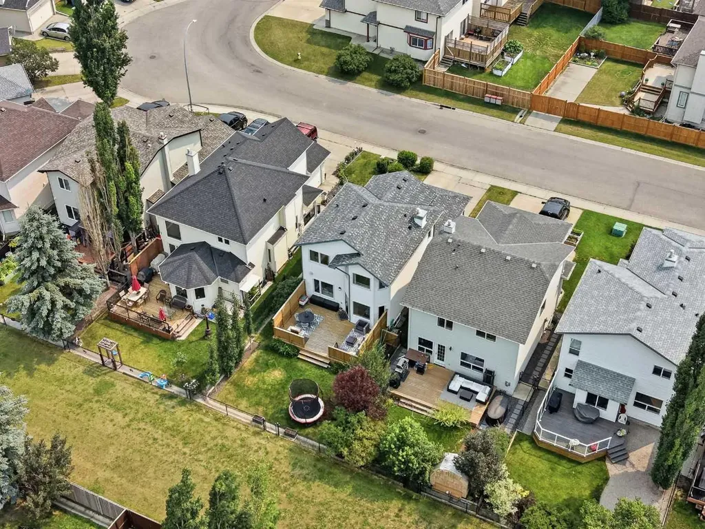 321 Douglas Ridge Circle SE Calgary AB T2Z 3H5