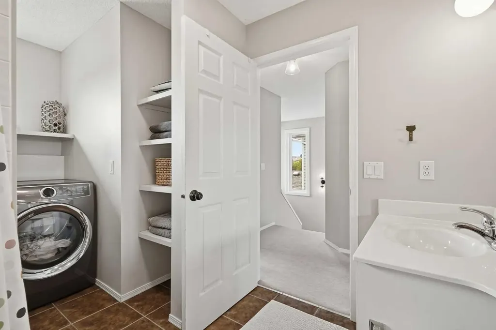 321 Douglas Ridge Circle SE Calgary AB T2Z 3H5