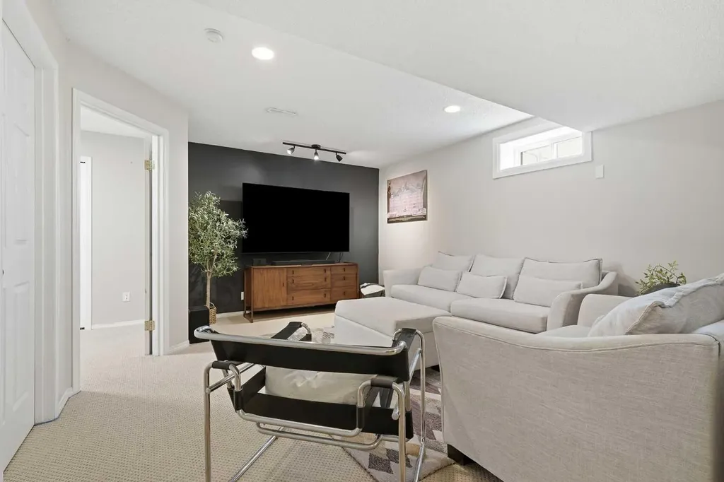 321 Douglas Ridge Circle SE Calgary AB T2Z 3H5