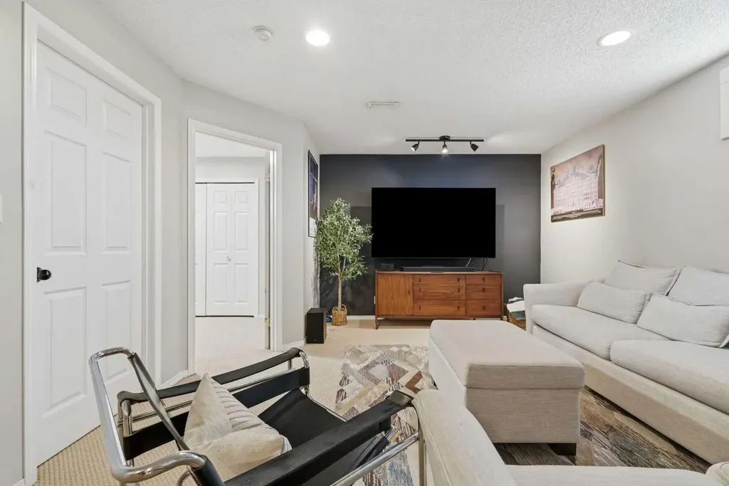 321 Douglas Ridge Circle SE Calgary AB T2Z 3H5