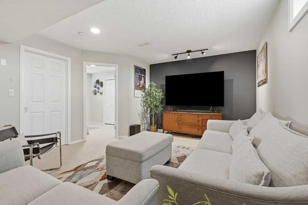 321 Douglas Ridge Circle SE Calgary AB T2Z 3H5