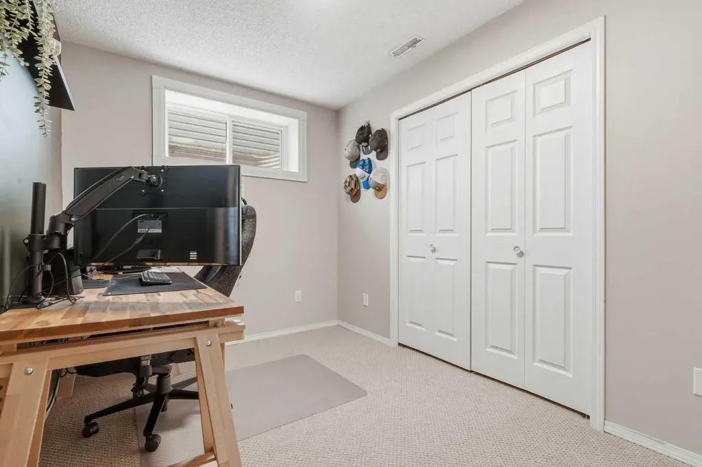 321 Douglas Ridge Circle SE Calgary AB T2Z 3H5
