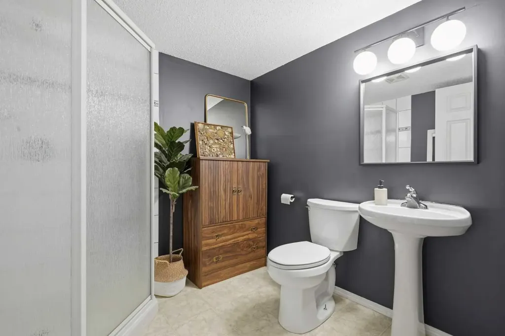 321 Douglas Ridge Circle SE Calgary AB T2Z 3H5