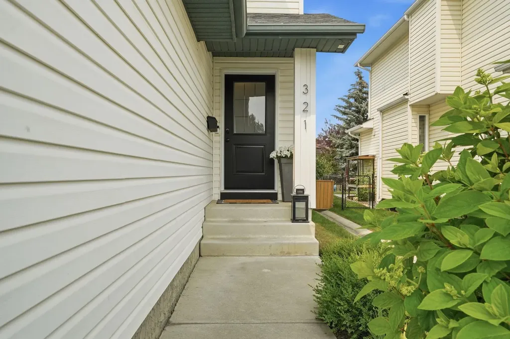 321 Douglas Ridge Circle SE Calgary AB T2Z 3H5