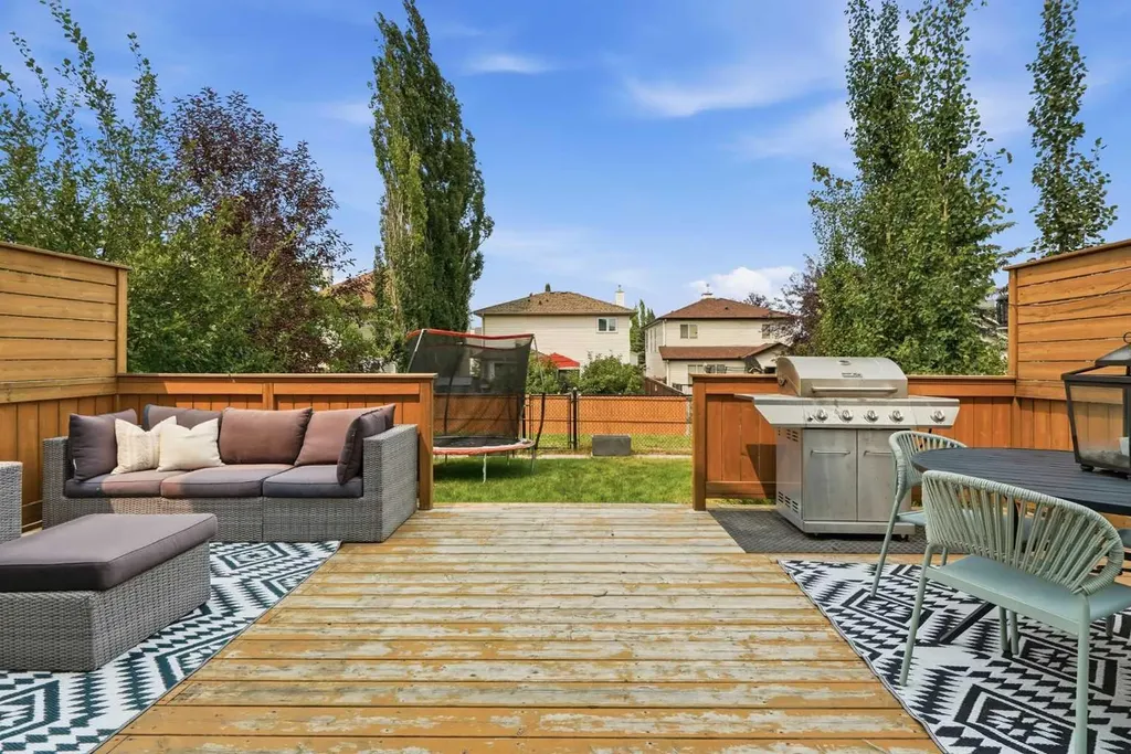 321 Douglas Ridge Circle SE Calgary AB T2Z 3H5