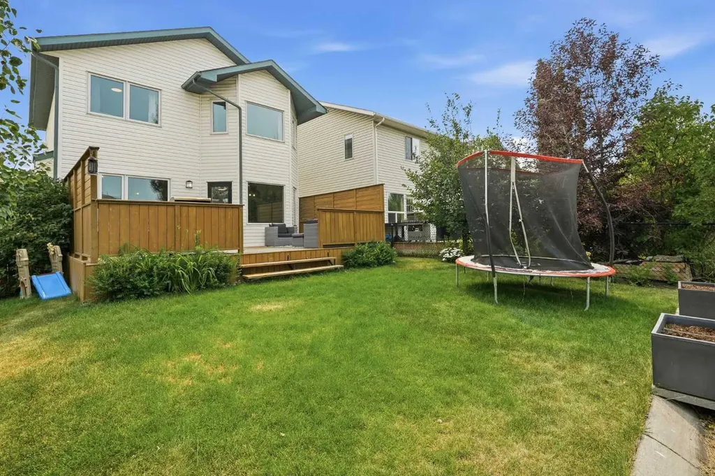 321 Douglas Ridge Circle SE Calgary AB T2Z 3H5