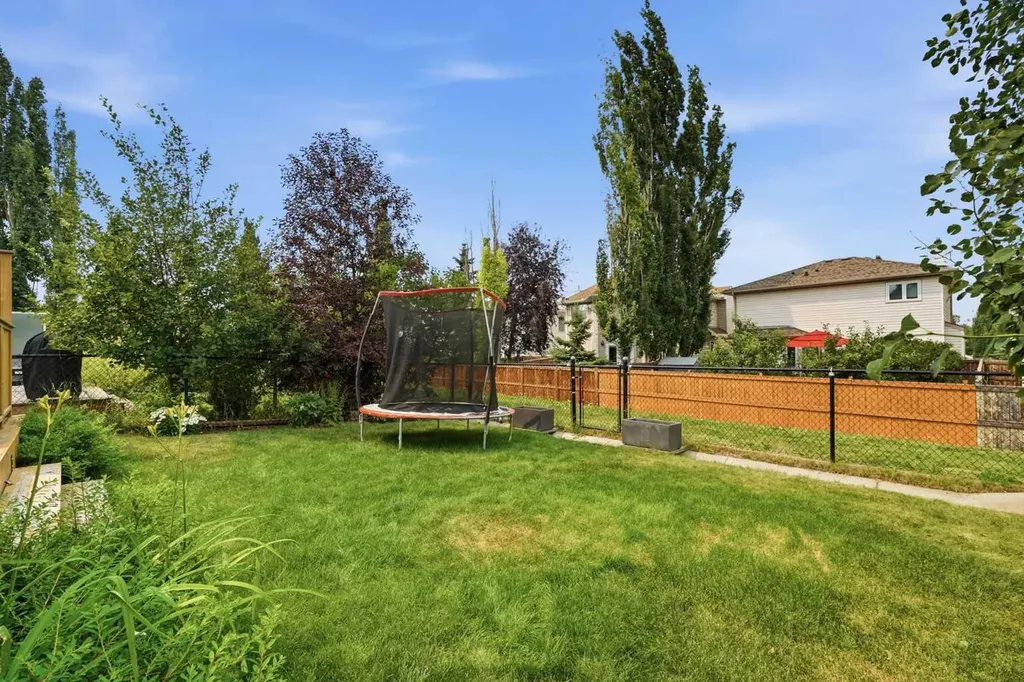 321 Douglas Ridge Circle SE Calgary AB T2Z 3H5