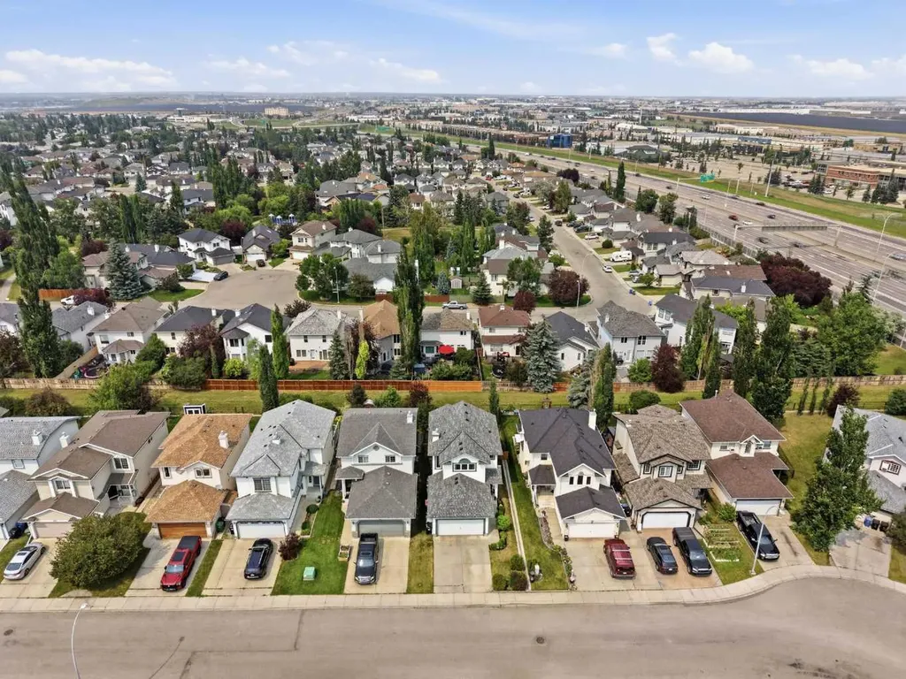 321 Douglas Ridge Circle SE Calgary AB T2Z 3H5