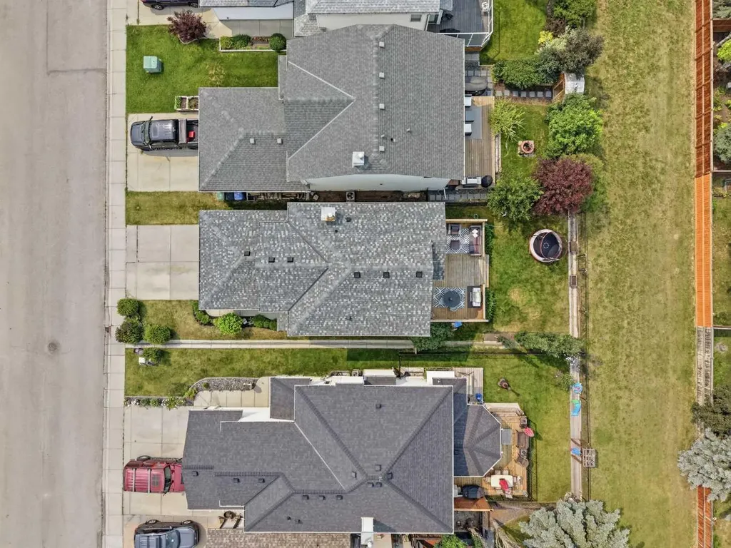 321 Douglas Ridge Circle SE Calgary AB T2Z 3H5