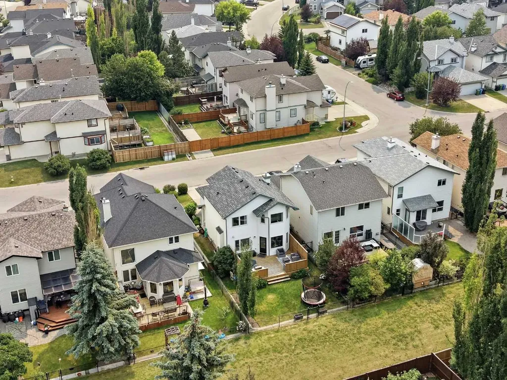321 Douglas Ridge Circle SE Calgary AB T2Z 3H5