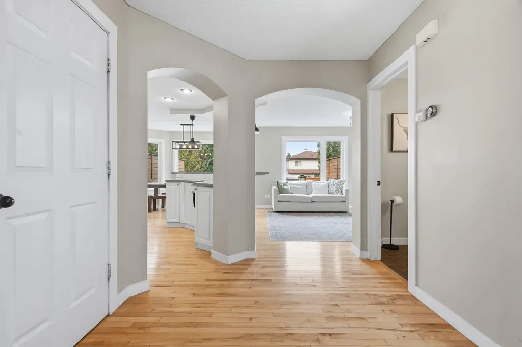 321 Douglas Ridge Circle SE Calgary AB T2Z 3H5