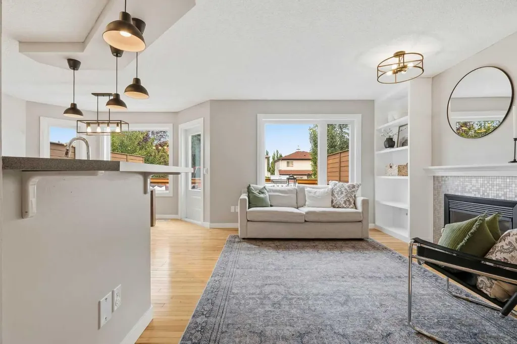321 Douglas Ridge Circle SE Calgary AB T2Z 3H5