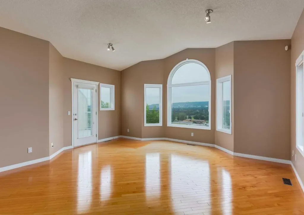 115 Scimitar Heath NW Calgary AB T3L 2E1