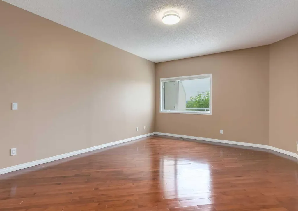 115 Scimitar Heath NW Calgary AB T3L 2E1