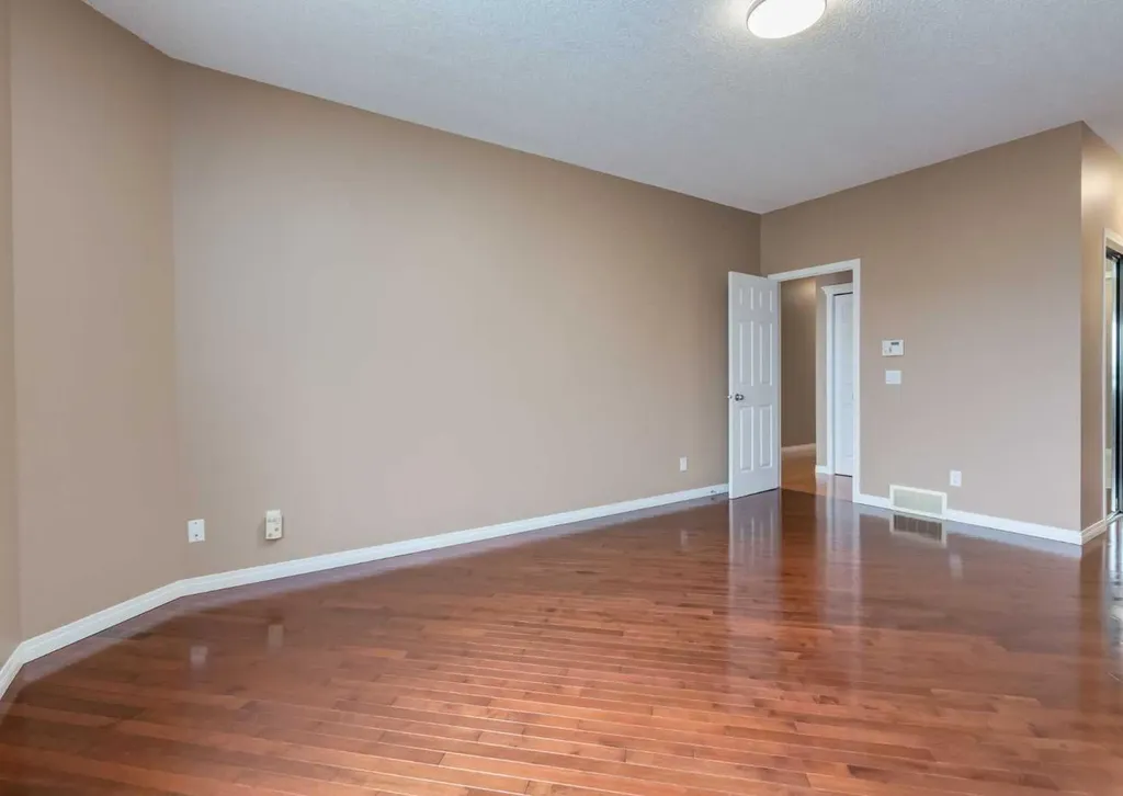 115 Scimitar Heath NW Calgary AB T3L 2E1