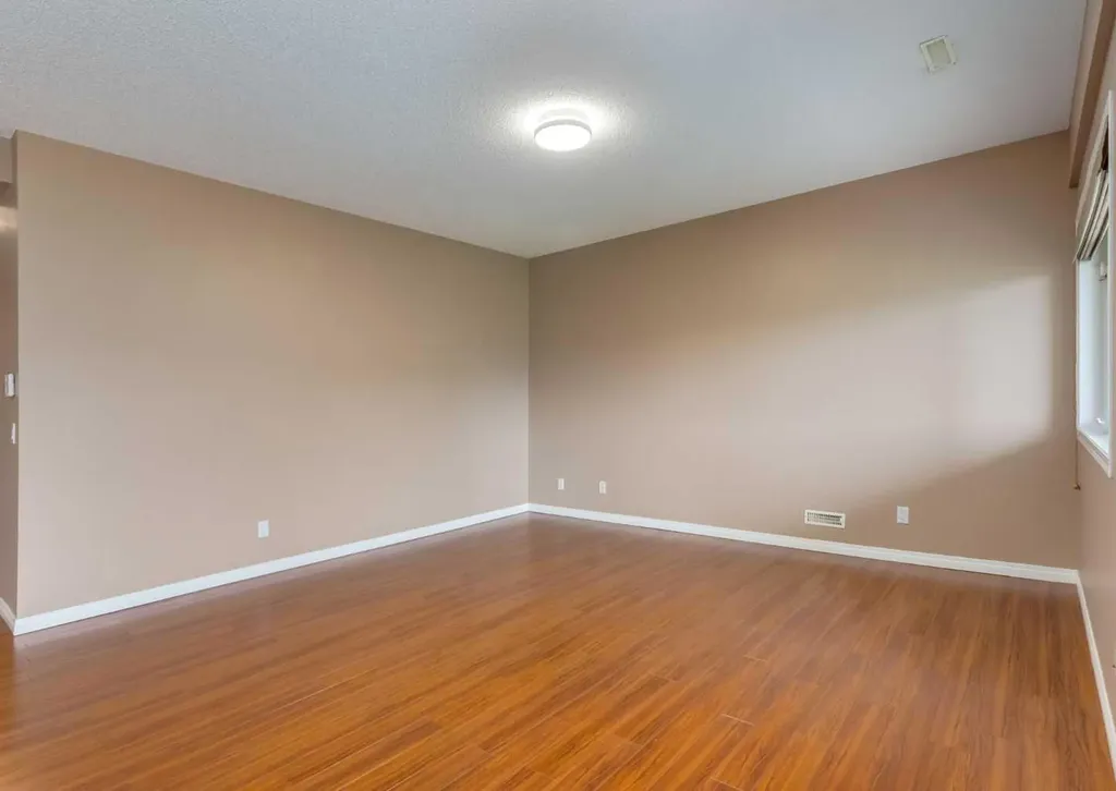 115 Scimitar Heath NW Calgary AB T3L 2E1