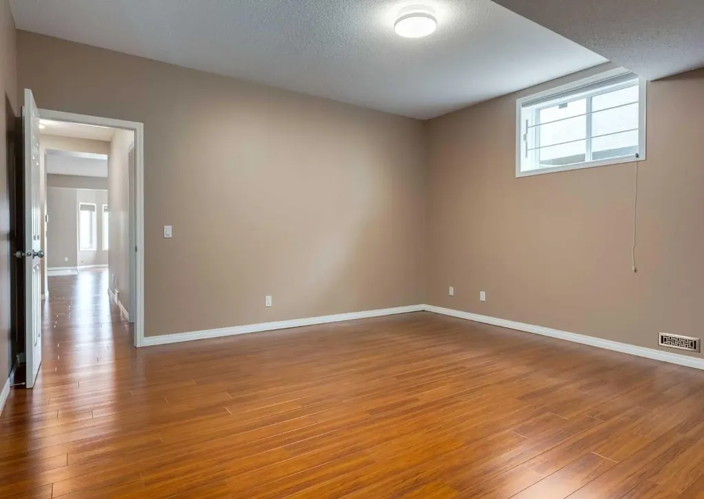 115 Scimitar Heath NW Calgary AB T3L 2E1