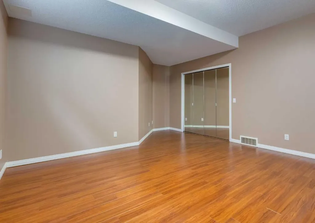 115 Scimitar Heath NW Calgary AB T3L 2E1