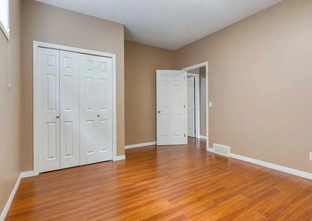 115 Scimitar Heath NW Calgary AB T3L 2E1
